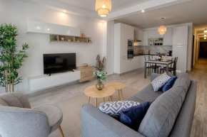 Bright 2 Bedroom 2 Bath Apartment close to sea